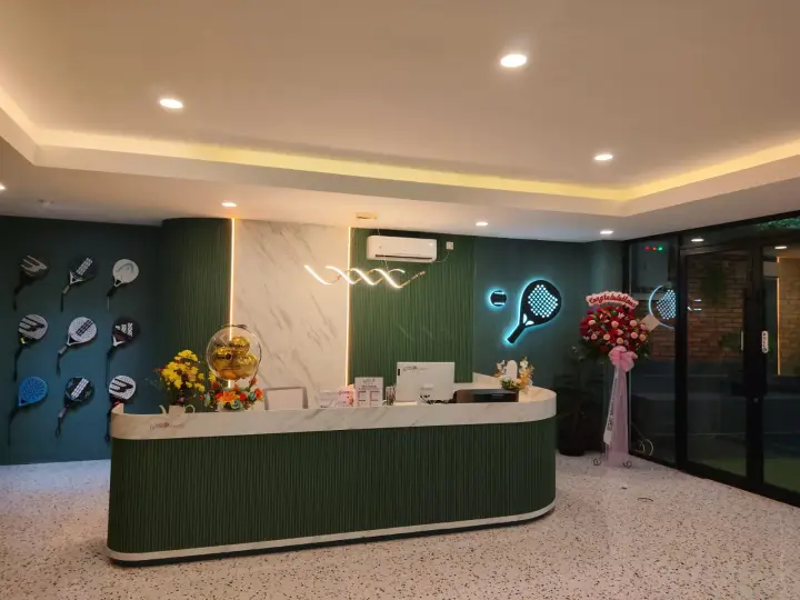 Reception with racket wall